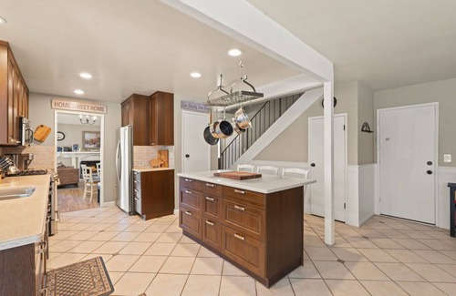 Bonita Otro | 5-Bedroom Farmhouse near Country Club