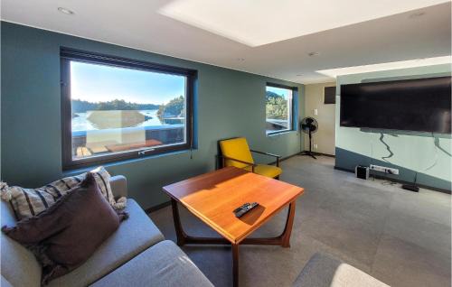 Bomlo Casa | 5 Bedroom Lovely Home In Urangsvåg