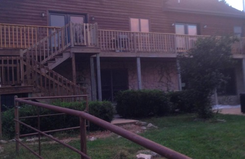 Goodson Casa | Rancho de 5 habitaciones en casa en el piso y el nivel de salida más bajo con capacidad para diez personas