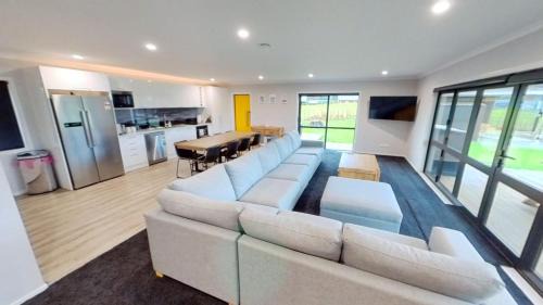 Ohakune Casa | 5 Bedroom, Solar on Snowmass Ohakune, Yellow Door