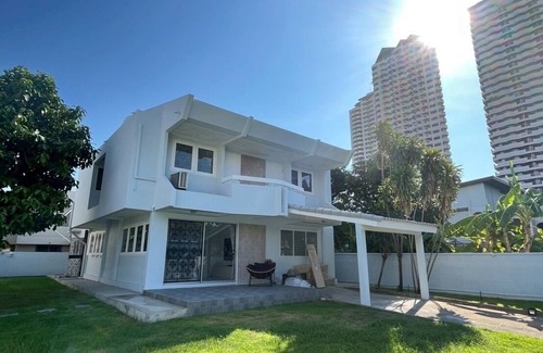 Suan Luang Casa | 5 beds 452sqm. Private garden Pet friendly angle with CCTV