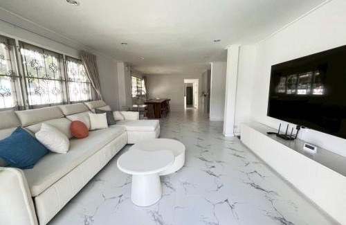 Suan Luang Casa | 5 beds 452sqm with Private garden Pet-friendly CCTV quiet and homey