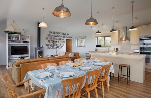 Bantham Casa | 5 * Gran familia y casa que admite mascotas con vistas a la costa de la isla de Burgh.