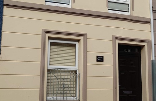 Londonderry Casa | 5 Guests - Helens House Derry City Centre - 3 Bed