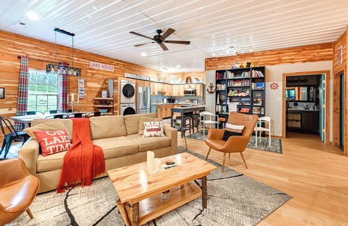 Clarkson Casa | 5 Mi to Nolin Lake: Family Home w/ Hot Tub!