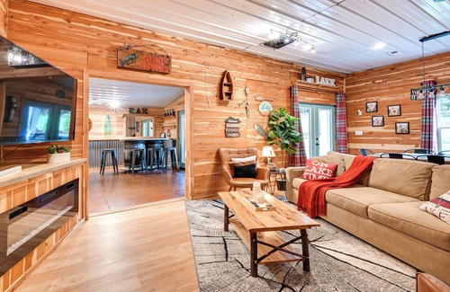 Clarkson Casa | 5 Mi to Nolin Lake: Family Home w/ Hot Tub!