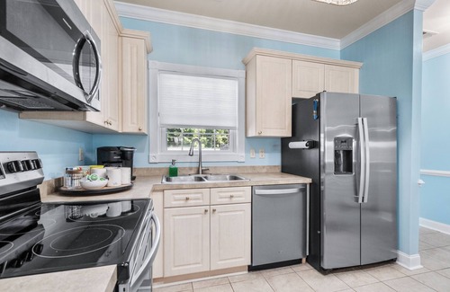 Central Myrtle Beach Condominio | 5 Min Drive To The Beach & On The Golf Course!