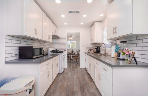 Bakersfield Casa | 5 min Walk to Panorama Bluffs! Preserve Trails Family-sized House 5 Beds Sleep 9