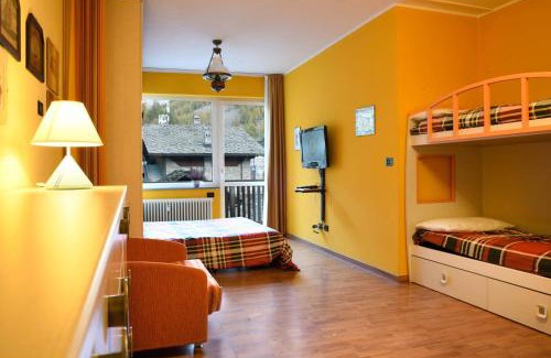 Tache Apartamento | 5 Minutes from Monterosa Ski, Small Cottage