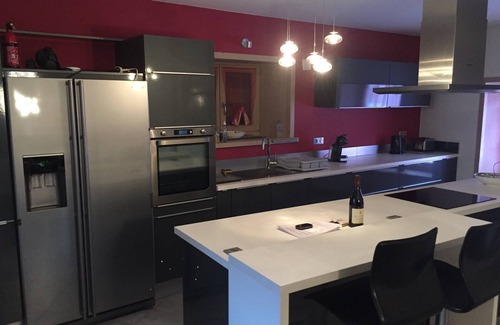 Sixt-Fer-a-Cheval Chalet De Esquí | 5 minutes to Grand Massif Express. Next to ski bus stop. Large living space.