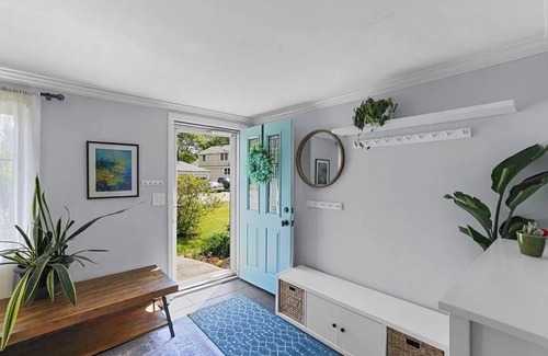 North Kingstown Casa | 5 Minutes to Wickford & the Town Beach! Beautiful, pet friendly coastal home!