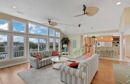 Duck Casa | 5 O'Clock Somewhere: Close to Beach, Dog-Friendly, Hot Tub & Pool