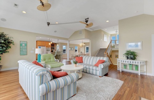 Duck Casa | 5 O'Clock Somewhere: Close to Beach, Dog-Friendly, Hot Tub & Pool