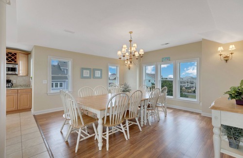 Duck Casa | 5 O'Clock Somewhere: Close to Beach, Dog-Friendly, Hot Tub & Pool