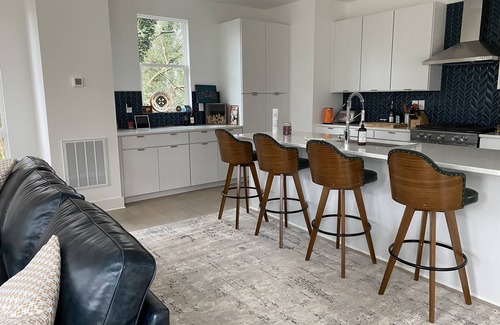 Charlotte Casa | Casa de lujo de 5 camas Queen y 4 baños completos, 1. 4 millas del estadio Bank of America