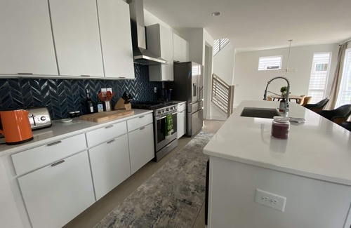 Charlotte Casa | Casa de lujo de 5 camas Queen y 4 baños completos, 1. 4 millas del estadio Bank of America