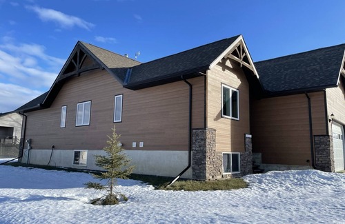 Fox Creek Casa | 5 rooms for rent in a high end home with shared 5 piece bathroom, huge kitchen