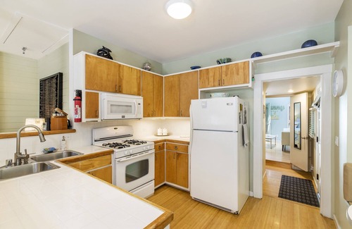 West Beach Cabaña | 5-Star * Beach Bunny Cottage Vacation Rental en Santa Bárbara ¡A 2 cuadras de la playa!