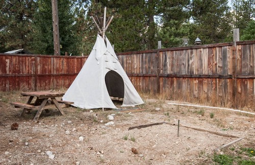 Tahoe Paradise Casa | ¡Lujo y diversión para todos, incluso mascotas! Bañera de hidromasaje, piscina Tbl, cerca de esquí, lago, kayaks
