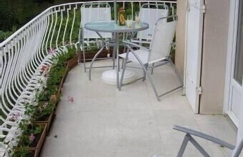 Saint-Cyr-sur-Mer Apartamento | 5 minutos a pie de la playa de Lecques, apartamento en villa, acceso independiente