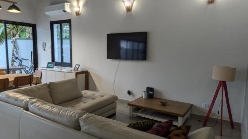 Costa do Sol Casa | 50m praia Cond pé na areia Alto padrao 4 suites Segur 24h Costa do sol Guaratuba Bertioga prox Riviera