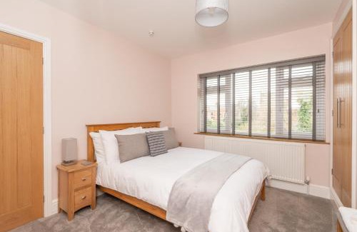 Heworth Casa | 51 Main Avenue Luxurious Modern York House with Garden & Parking Pass the Keys