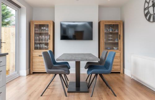 Heworth Casa | 51 Main Avenue Luxurious Modern York House with Garden & Parking Pass the Keys