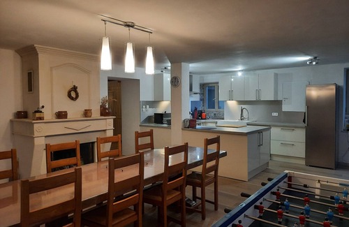 Nancras Casa | encantadora casa de piedra Nancras con piscina y amplio jardín a la sombra