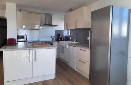 Nancras Casa | encantadora casa de piedra Nancras con piscina y amplio jardín a la sombra