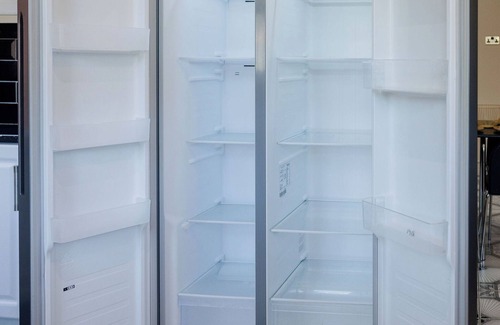 Dudley Casa | 6-bed House - Sleeps 13 - Families & Contractors