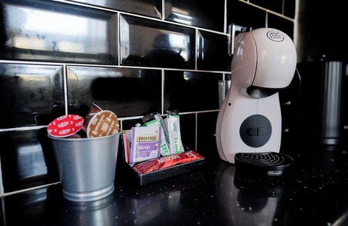 Dudley Casa | 6-bed House - Sleeps 13 - Families & Contractors