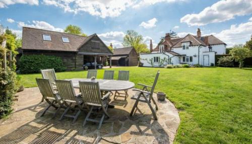 West Horsley Apartamento | 6 Bed Mansion With Tennis Court & Swimming Pool