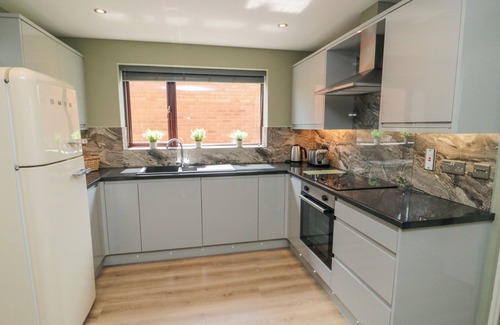 Ampleforth Cabaña | 6 FAIRFAX CLOSE, family friendly, with a garden in Ampleforth