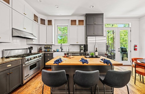 Fletcher Cabina | 6 King Bedrms! Heated Pool. 2 Hot Tubs. Game Room. 3 Fire Pits. Sleeps 22!