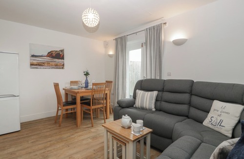Watchet Cabaña | 6 Malthouse Court, RELOJ