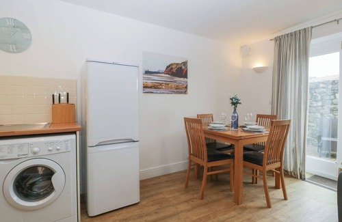 Watchet Cabaña | 6 Malthouse Court, RELOJ