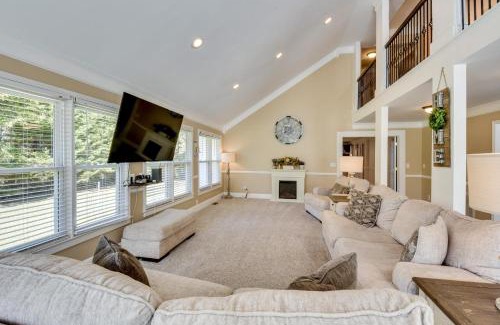 Anderson Casa | 6 Mi to Dtwn Anderson Grand Family Home with Yard!