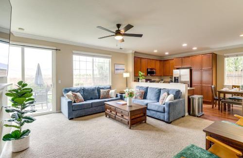 Northwest Reno Casa | 6 Mi to Dtwn Reno Mtn-View Retreat with Fireplace!