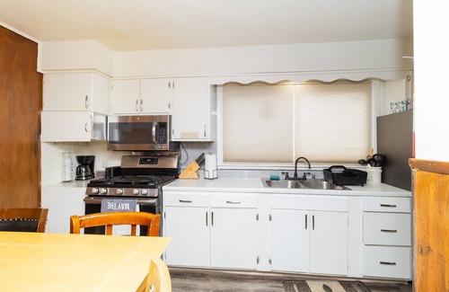 North Chicago Casa | 6 Min to Naval Station Great Lakes,Six Flags, RFU Medical Center,FHCC,Commissary