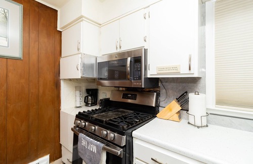 North Chicago Casa | 6 Min to Naval Station Great Lakes,Six Flags, RFU Medical Center,FHCC,Commissary