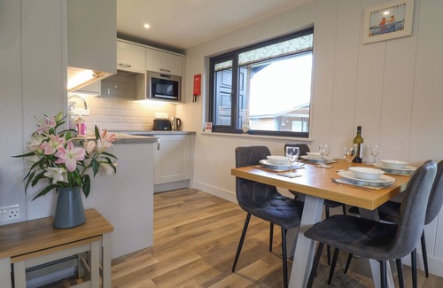 Combpyne Cabaña | 6 PINEWOOD RETREAT, family friendly, with pool in Lyme Regis