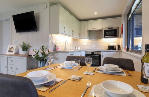 Combpyne Cabaña | 6 PINEWOOD RETREAT, family friendly, with pool in Lyme Regis