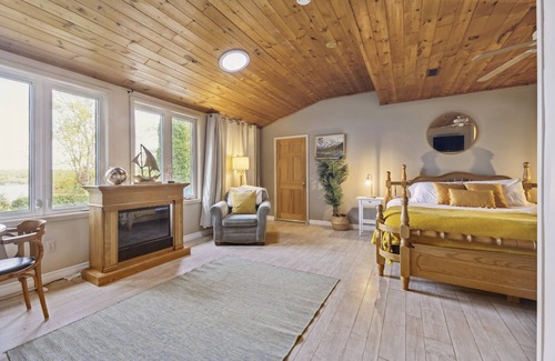 Lakehurst Cabina | 6500ft Lakefront Lodge 5Suite 10BR Private beach Pool 5Lv Outdoor Ground Retreat