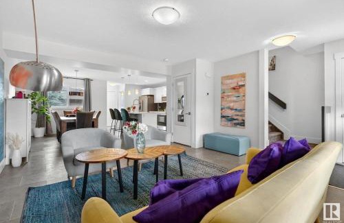 Southwest Edmonton Casa | 6503 King Wynd SW