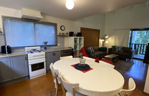 Mossy Point Casa | Desfile de Annetts 67A, punto cubierto de musgo