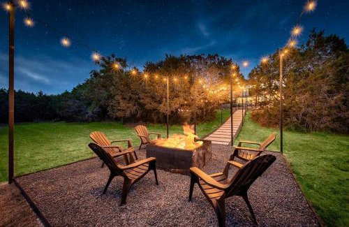 West Oak Hill Casa | 6BR Austin Retreat w Pool Hot Tub & Game Room