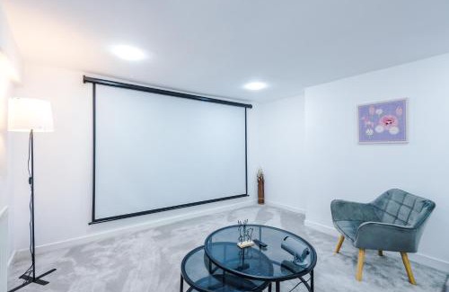 Rochdale Casa | 6BR Home - Sleeps 15 - Ideal for Contractors & Group Stays - Parking