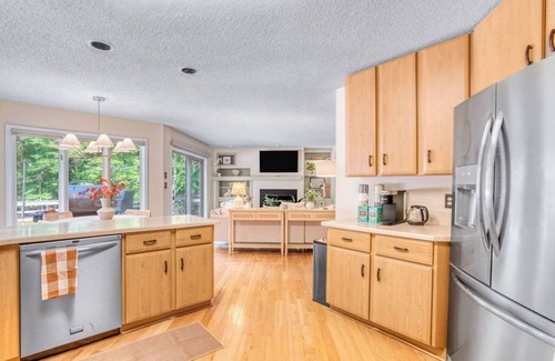 Jamestown Casa | 7 Bdrm, Pickleball, Bball, HotTub, FirePit, Golf!