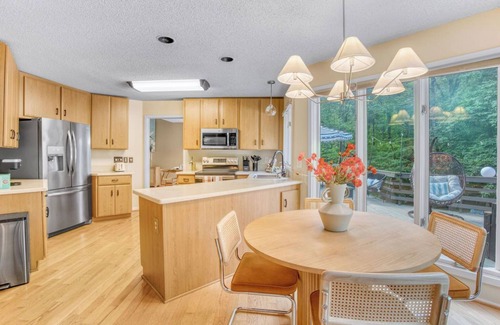 Jamestown Casa | 7 Bdrm, Pickleball, Bball, HotTub, FirePit, Golf!