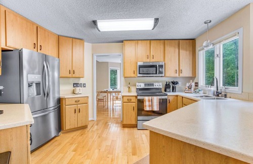 Jamestown Casa | 7 Bdrm, Pickleball, Bball, HotTub, FirePit, Golf!